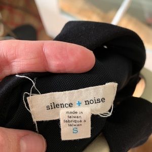 silence + noise Tops - Sexy Silence and Noise Deep V Crop Top silence + noise Tops - Sexy Silence and Noise Deep V Crop Top